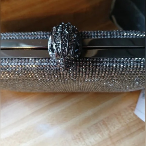 Kurt Geiger NWT Silver Rhinestone Clutch/ Crossbody With Dustbag - Picture 7 of 8